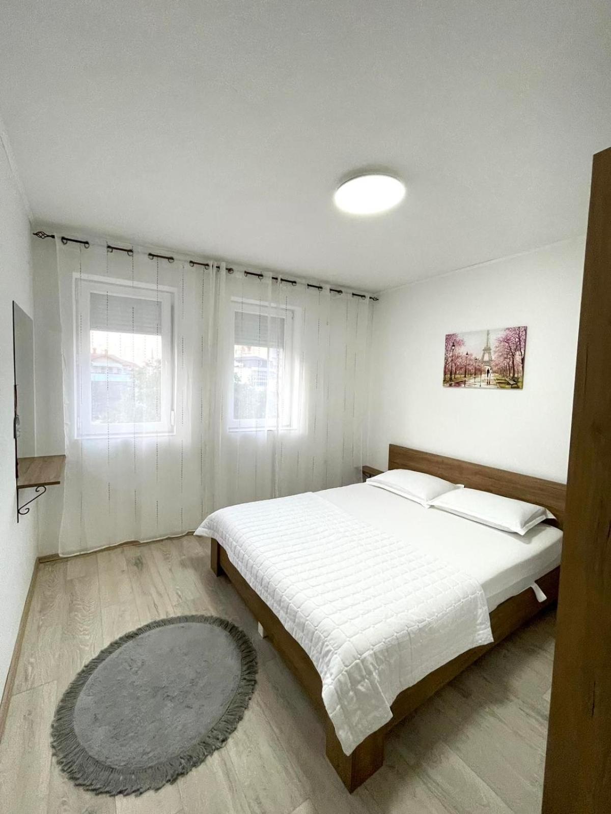 Nessi Apartment Приштина Экстерьер фото